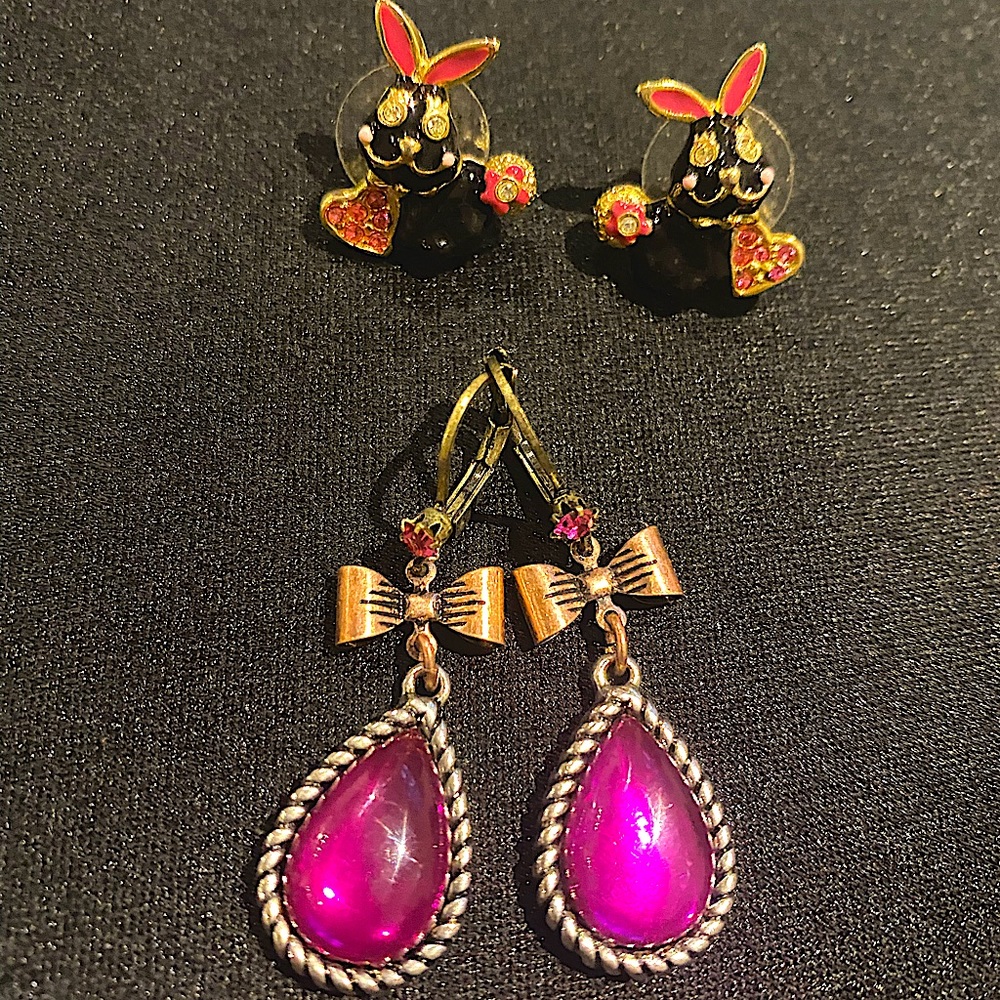 TWO PACK Betsey Johnson Earrings 🐰💕
